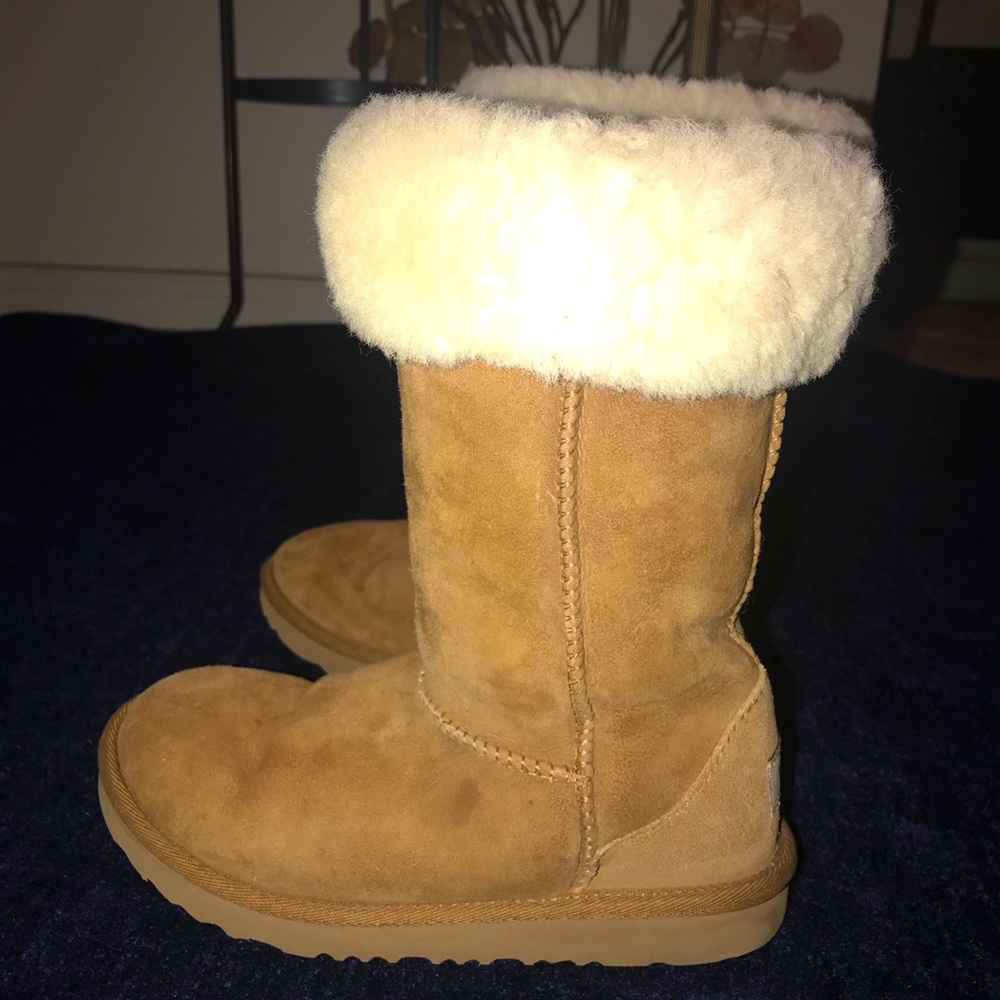 Girls UGGs size 2